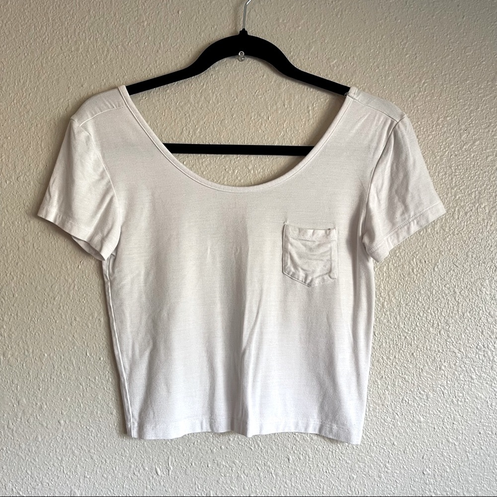 3/$20 🛍️ White Crop Tee